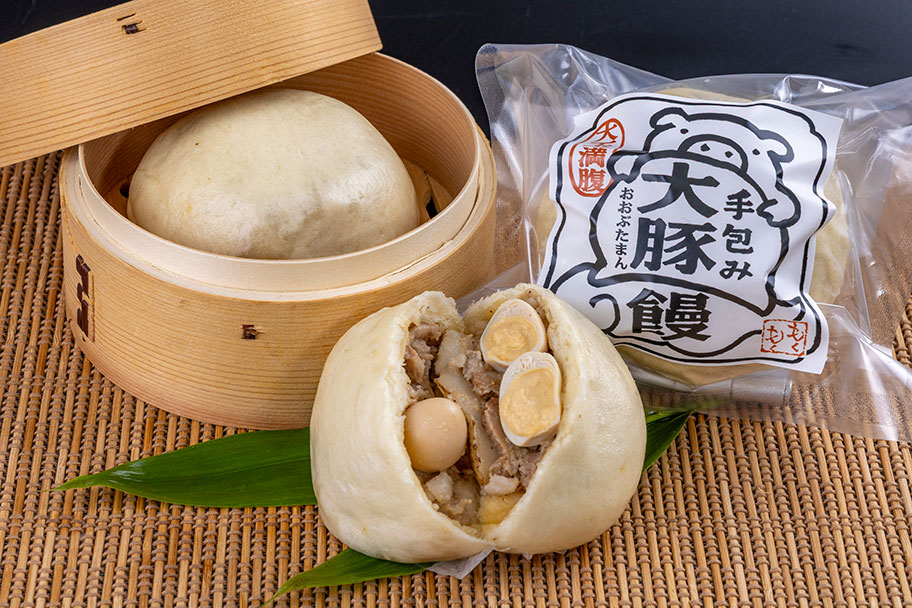 贅沢　手包み大豚饅【春】