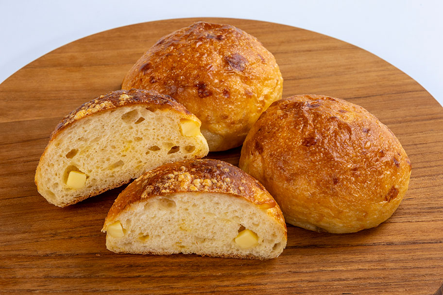 6月から:チーズサクサクブール